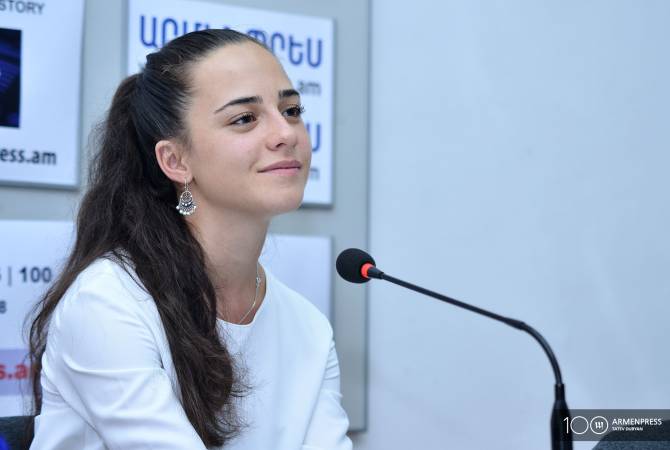 Ermənistanda yüksək vəzifəli qadın məmur istefa verdi