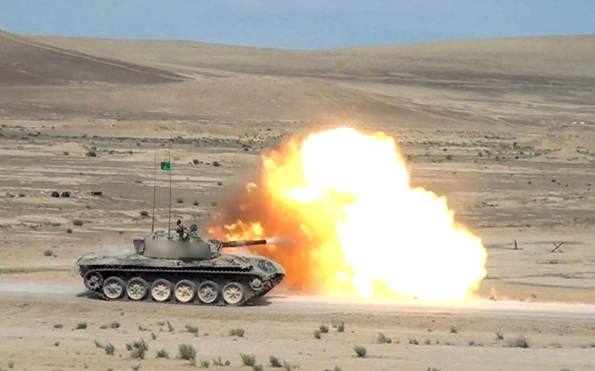Tank bölmələrimiz hədəfləri belə məhv etdi - VİDEO