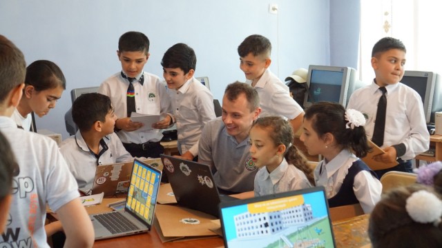 “Mine Mark” Fondunun nümayəndələri məktəblilərə təlim keçdi - FOTOLAR