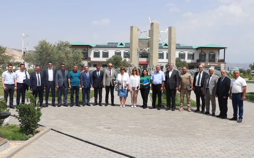 İşçi qrupu “Ağıllı kənd”də iclas keçirdi - FOTO