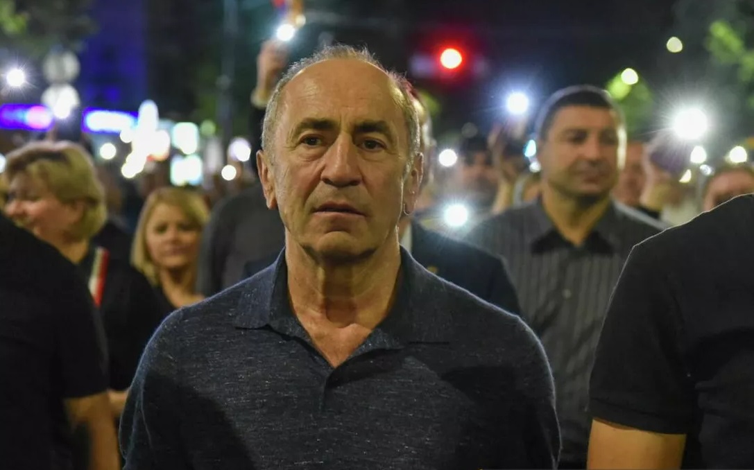 Robert Köçəryan müxalifətin aksiyalarına qayıdır