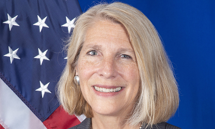 Karen Donfrid Azərbaycana gəlib