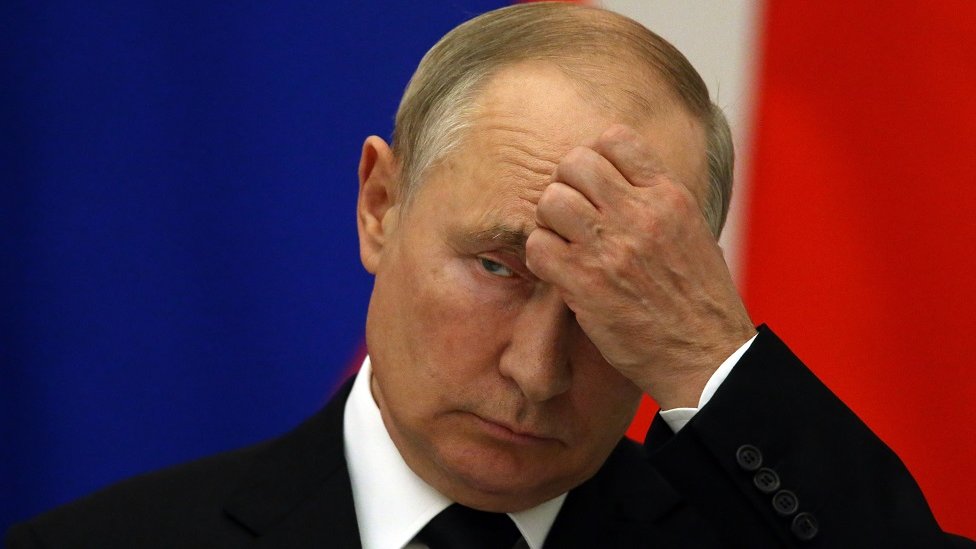 Rus oliqarxlar ölkəni tərk edir - Putin çətin durumda
