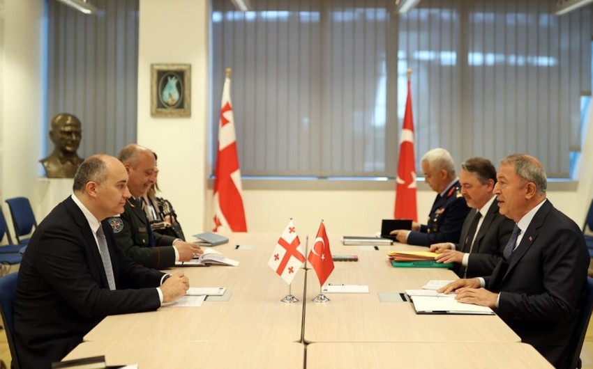Hulusi Akar gürcü həmkarı ilə görüşdü