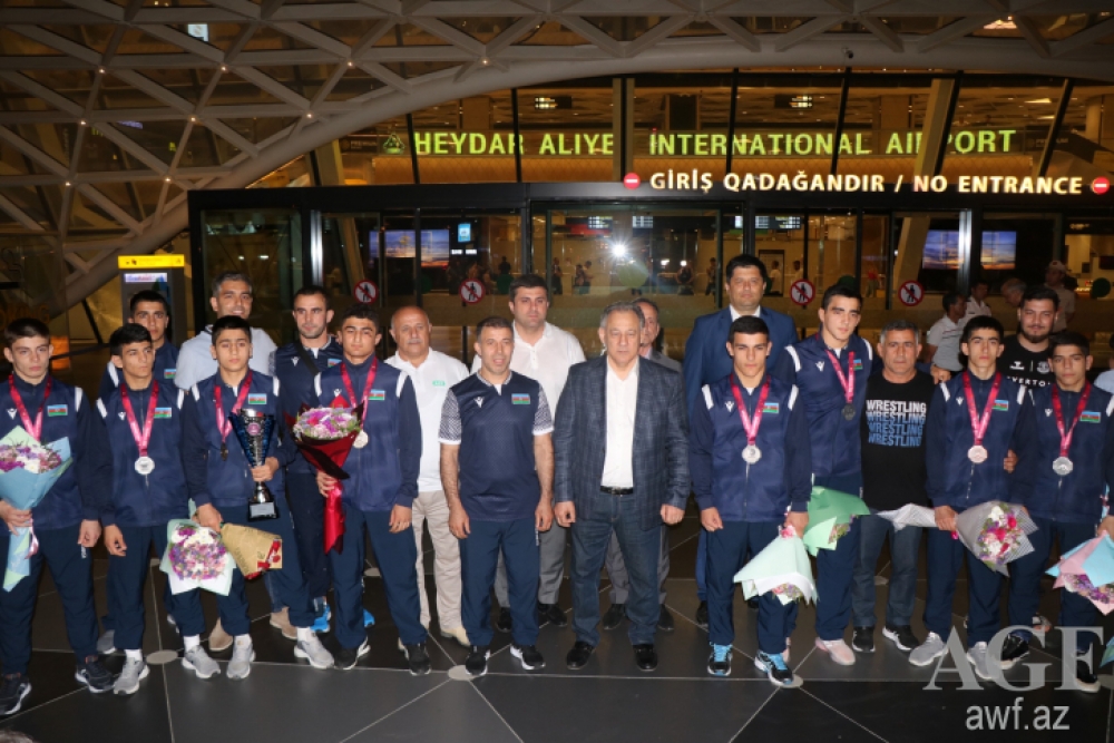 Çempion güləşçilərimiz Vətənə qayıtdılar