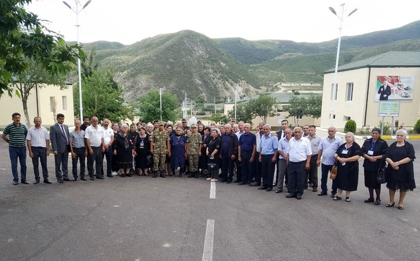 Şəhid ailələri hərbi hissədə - FOTOLAR