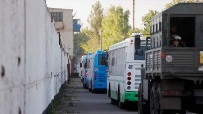 Əsir düşən ukraynalılar Rusiyaya göndərildi