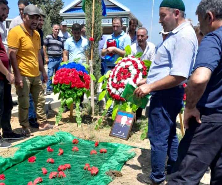 Həlak olan zabitimiz dəfn edildi - Onun dayısı da şəhiddir