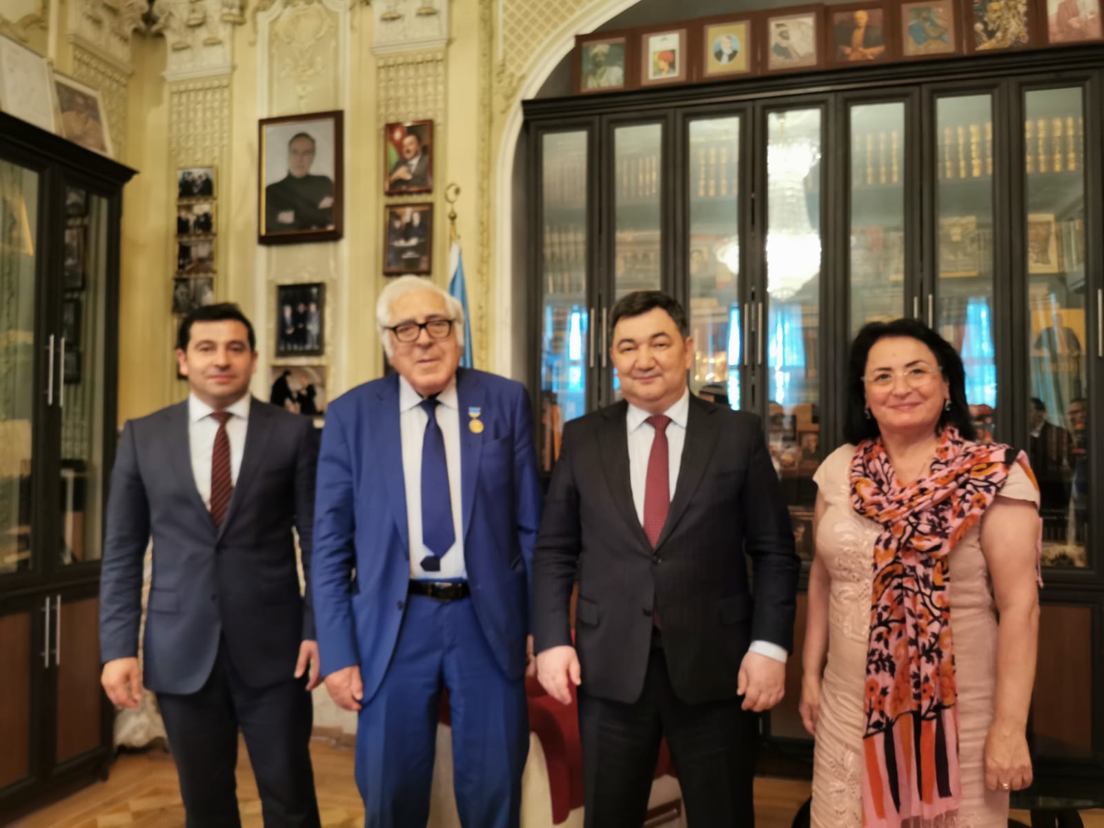 Beynəlxalq Türk Akademiyası Anara qızıl medal verdi - FOTOLAR