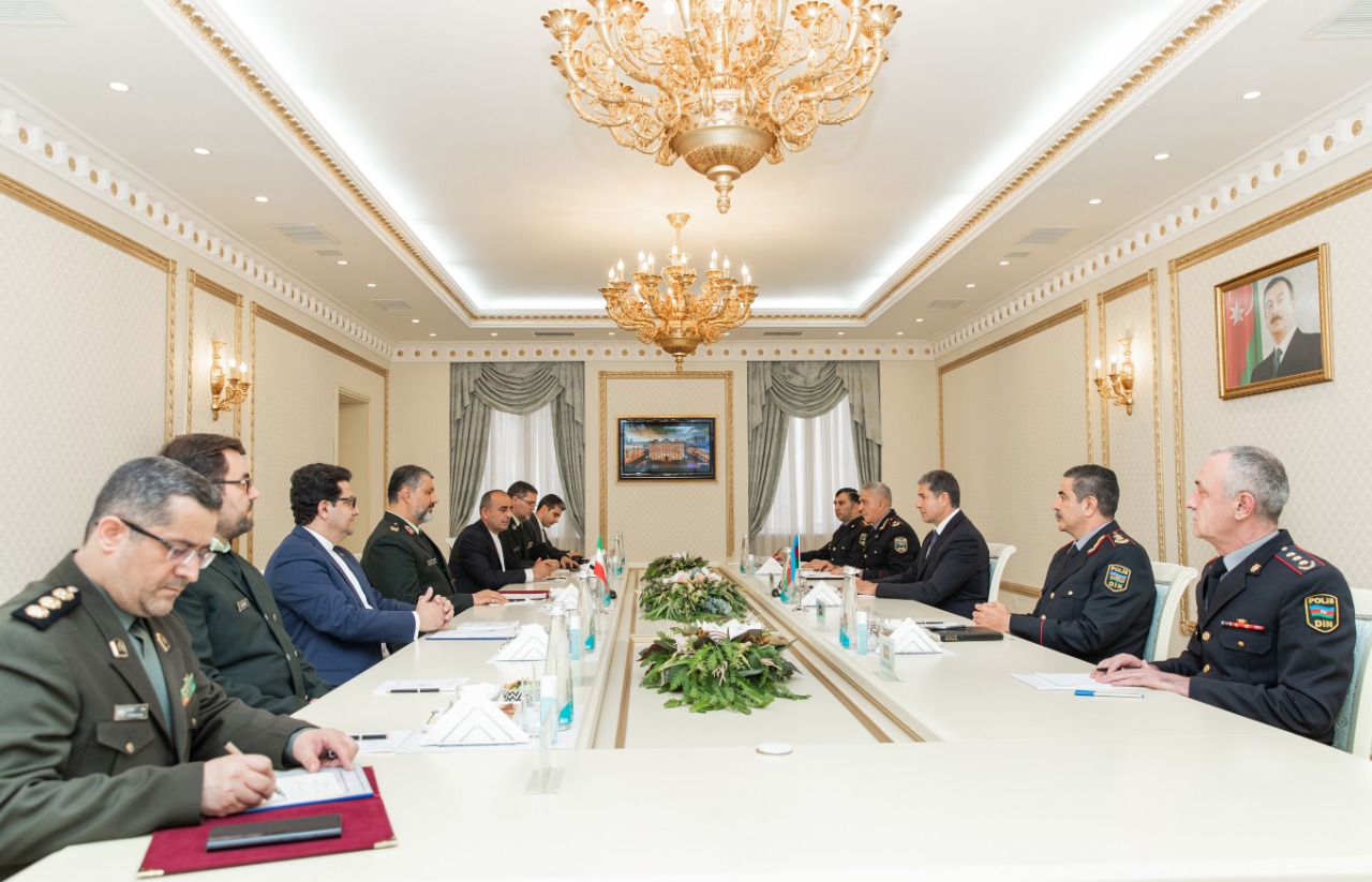 Vilayət Eyvazov general Məcid Kərimini qəbul edib
