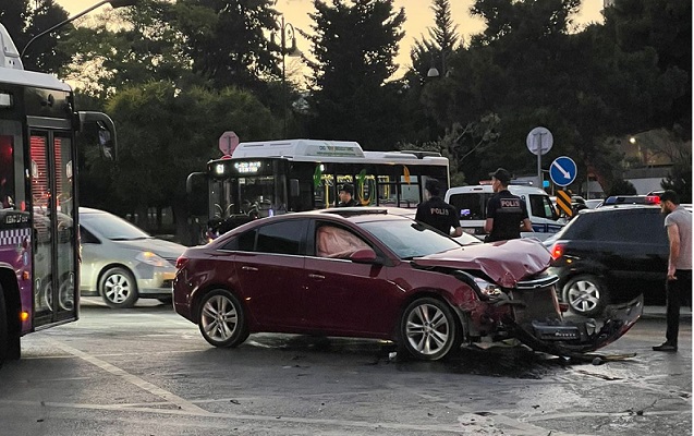 Bakıda zəncirvari qəza - Sürücü yaralandı