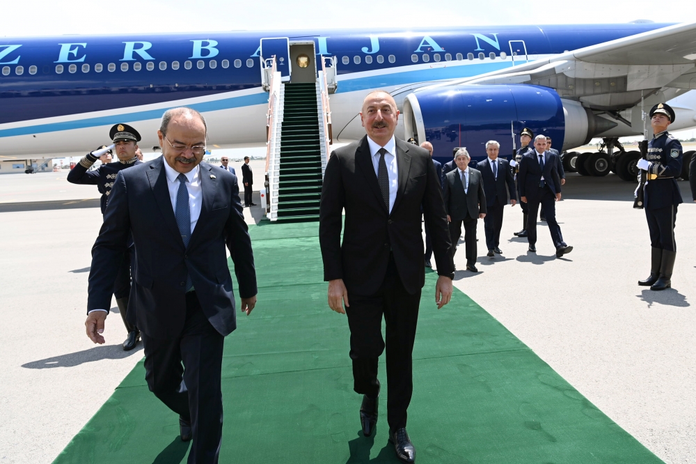 İlham Əliyev Özbəkistana getdi