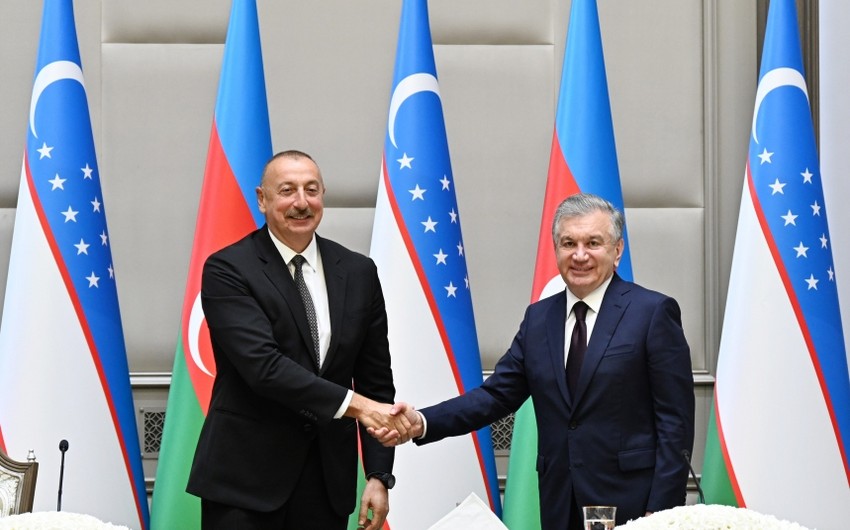 İlham Əliyev Özbəkistan liderinə təşəkkür etdi
