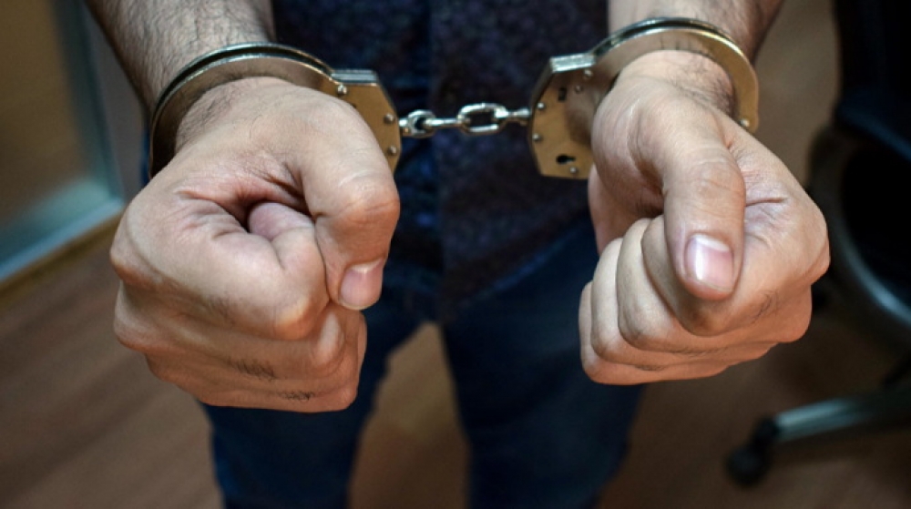 Polis şöbəsində insident - Özünə xəsarət yetirdi