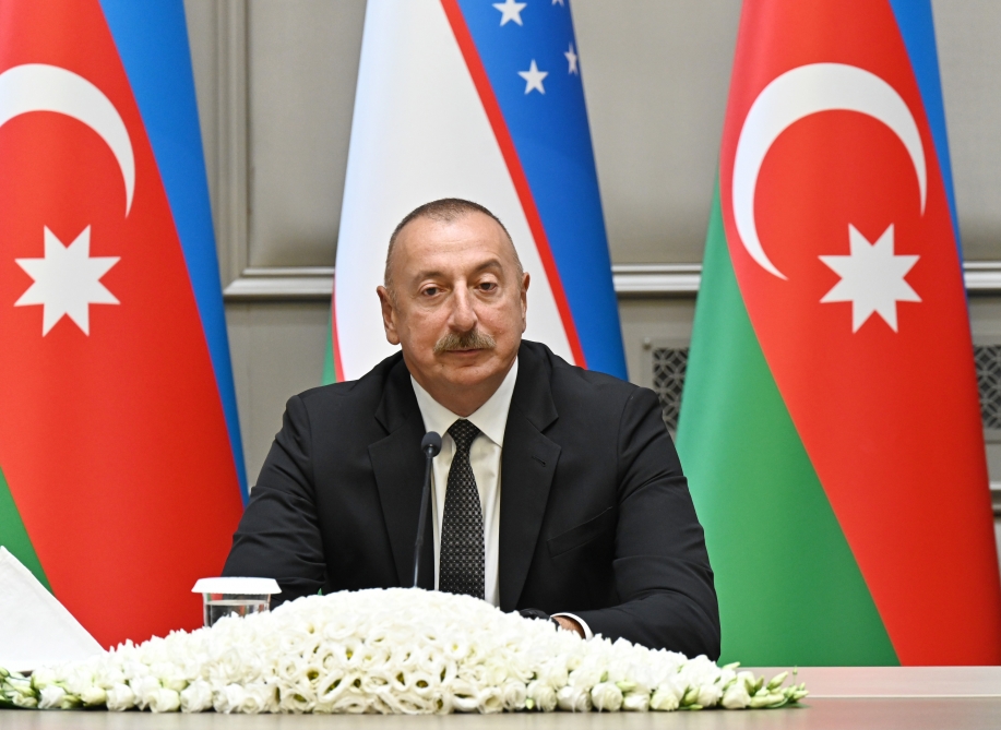 Prezident: Özbəkistanda baş verənləri diqqətlə izləyirik