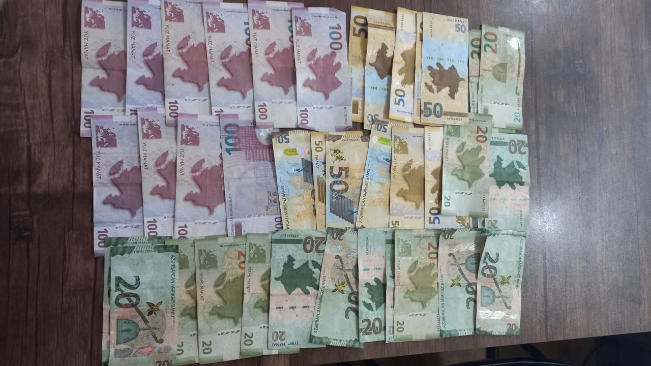 Mağazanın seyfindən 3 min OĞURLANDI