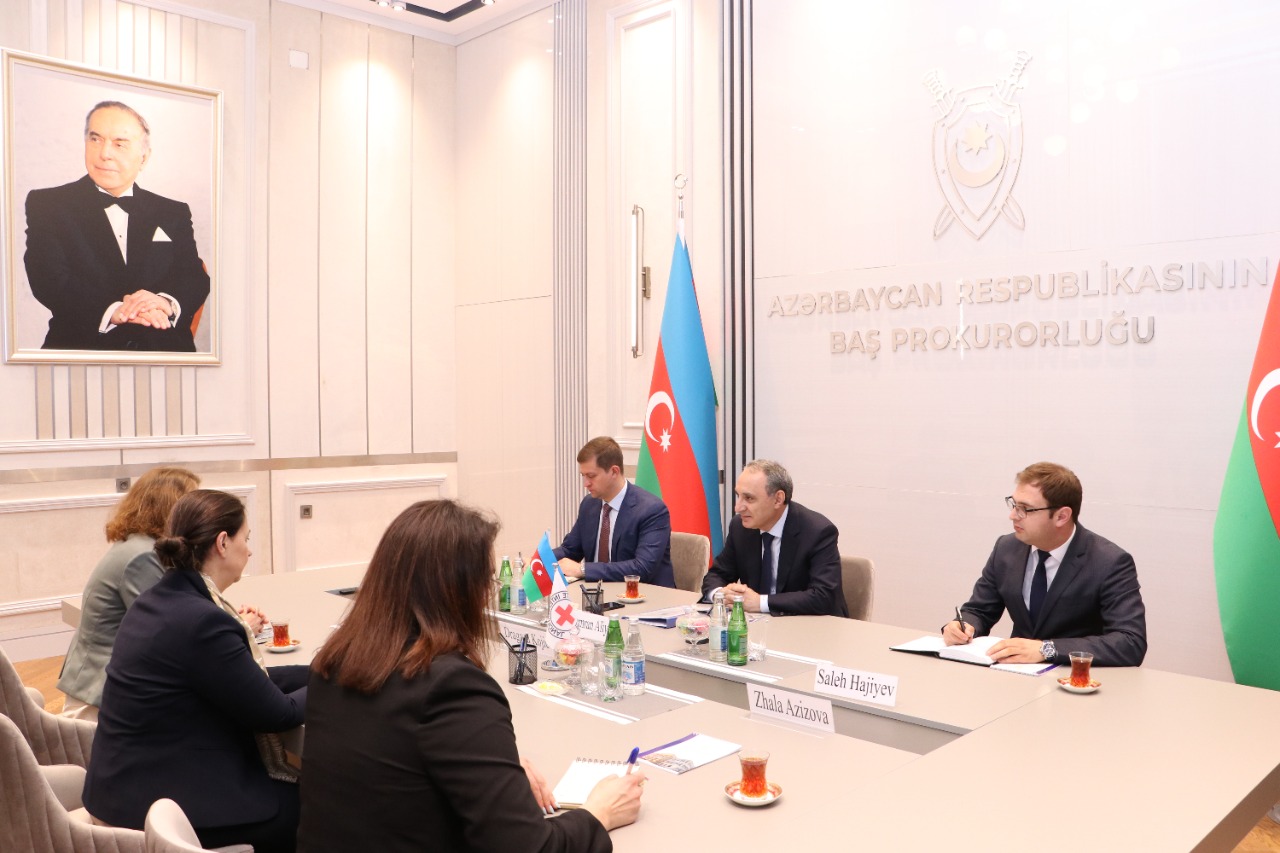 Kamran Əliyev BQXK rəhbərilə görüşüb