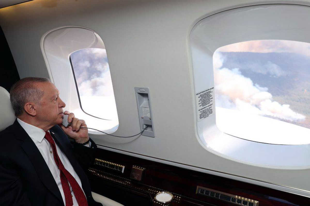 Ərdoğan helikopterdən yanğını izlədi