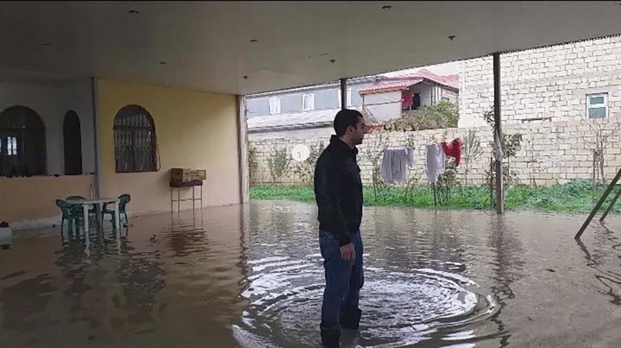 Gəncədə həyətləri su basdı - VİDEO