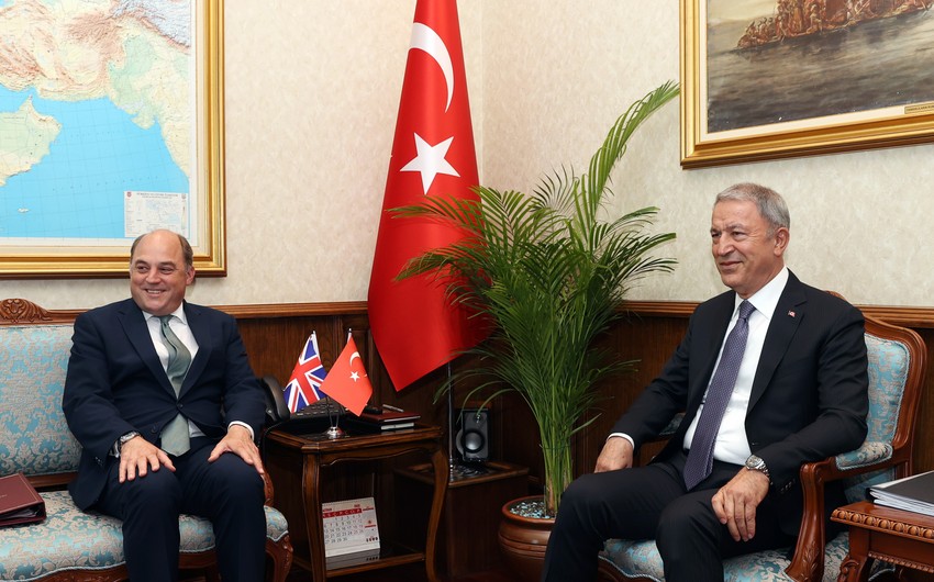 Hulusi Akar britaniyalı həmkarı ilə görüşdü