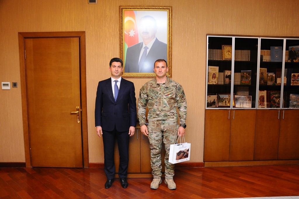 İcra başçısı Vətən Müharibəsi Qəhrəmanı ilə görüşüb