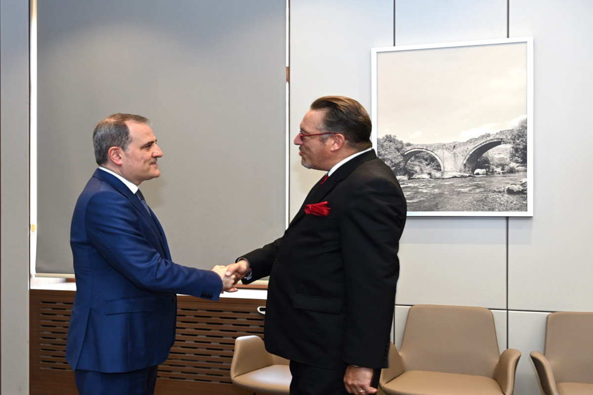 Ceyhun Bayramov yola düşən səfiri qəbul etdi