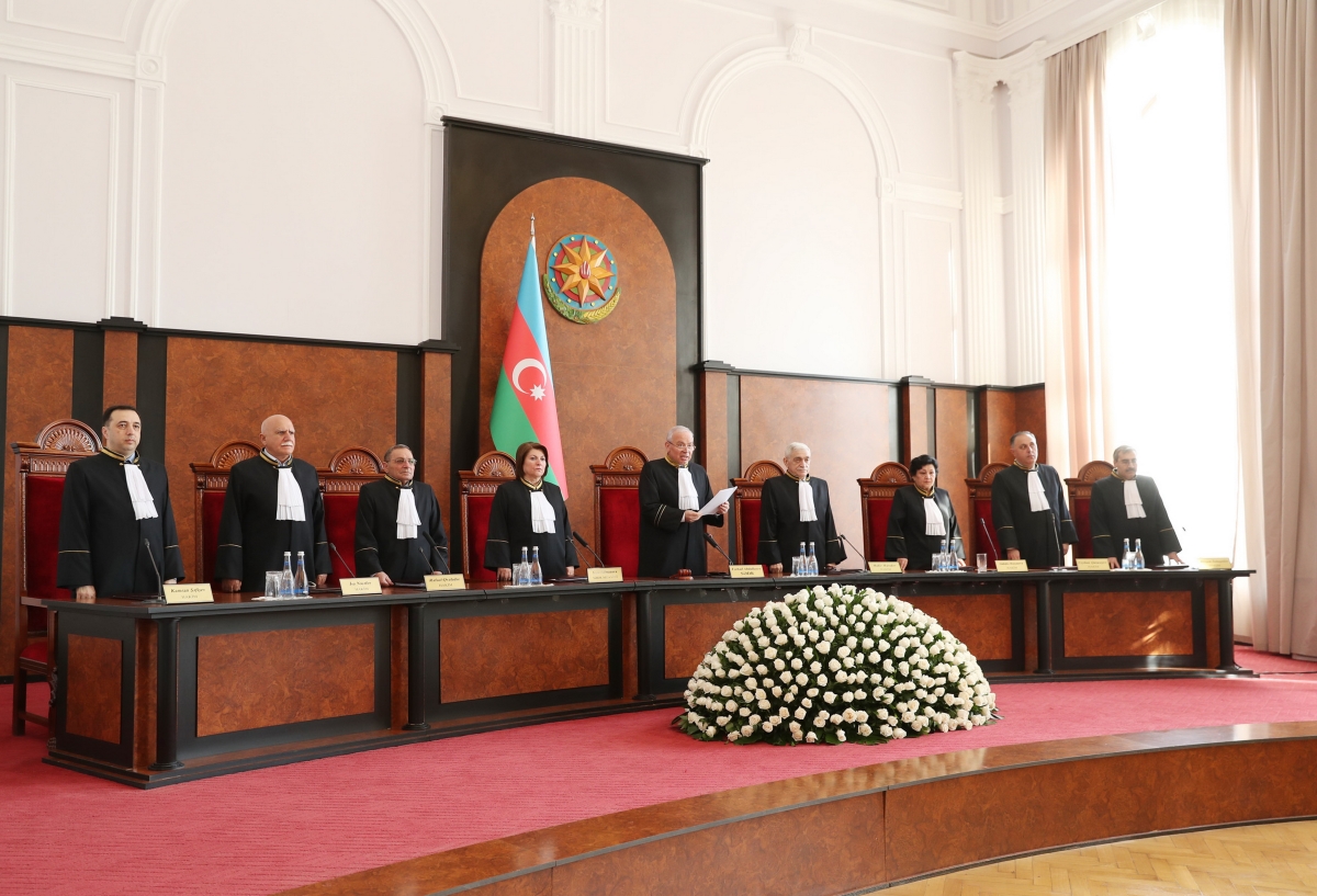 Deputatlar hakimlərin maaş artımına SƏS VERDİLƏR