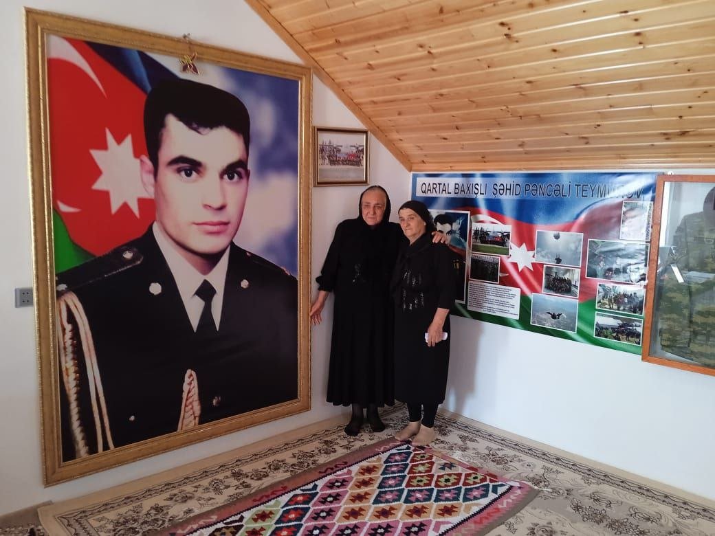 Polad Həşimovun anası Pəncəli Teymurovun evində - FOTO