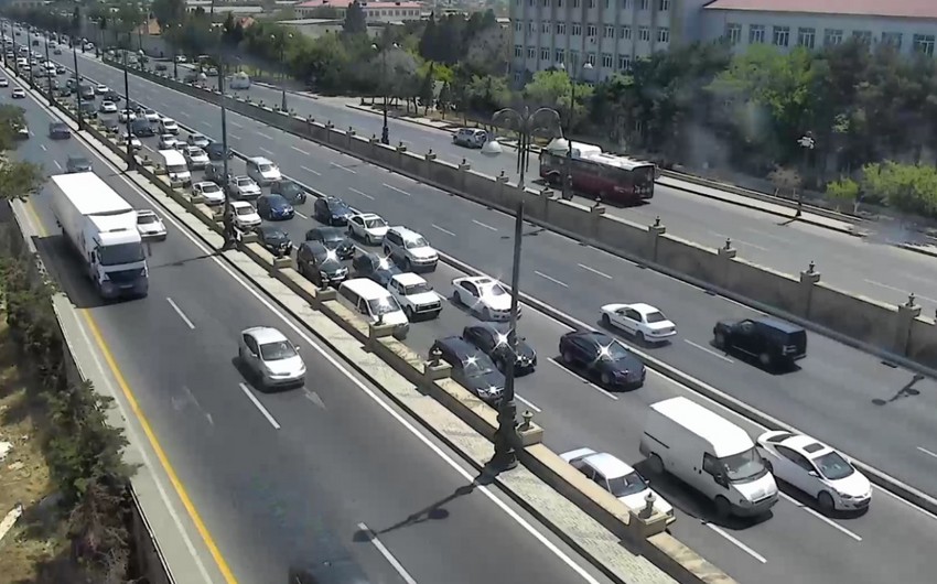 Bakıda qəza tıxac yaratdı