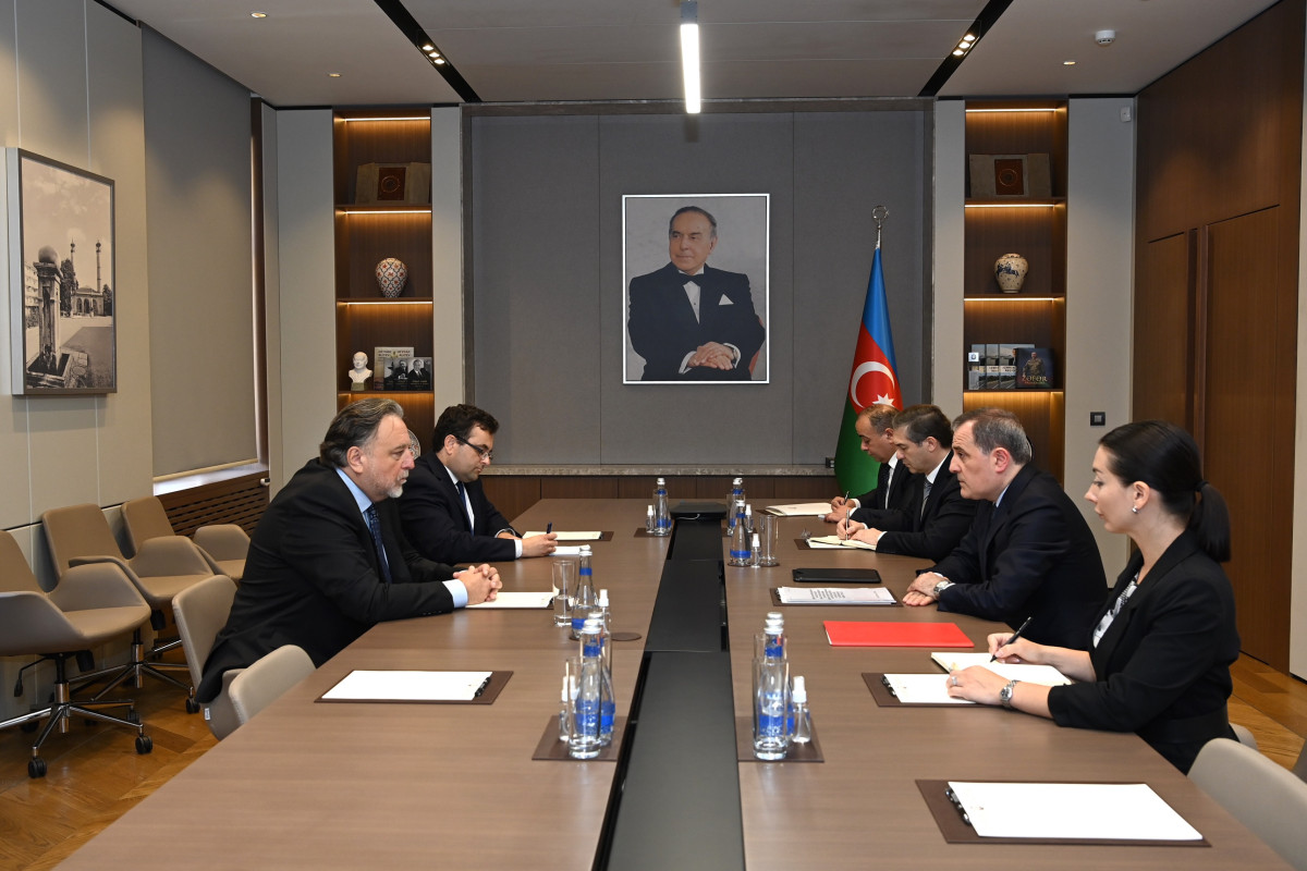 Ceyhun Bayramov yeni səfiri qəbul etdi