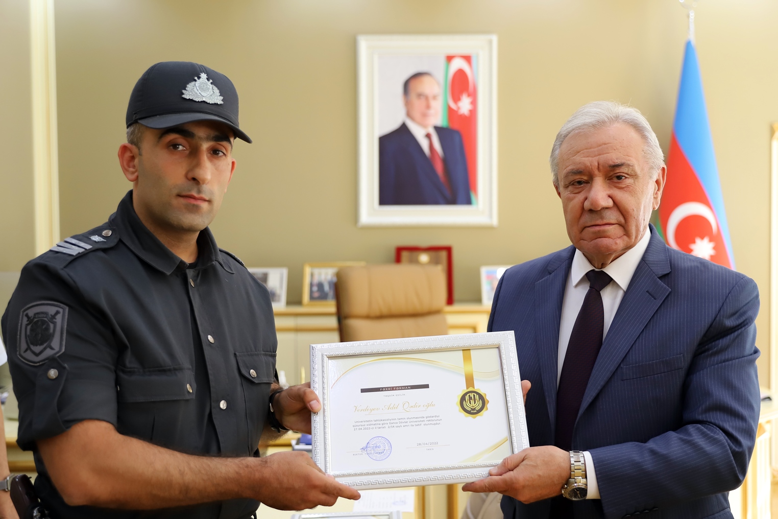 Vəzifələrini layiqincə yerinə yetirən polislərin bayramı
