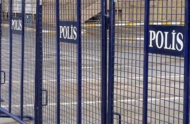 Türkiyədə 3 kənddə küçəyə çıxmaq qadağan edildi