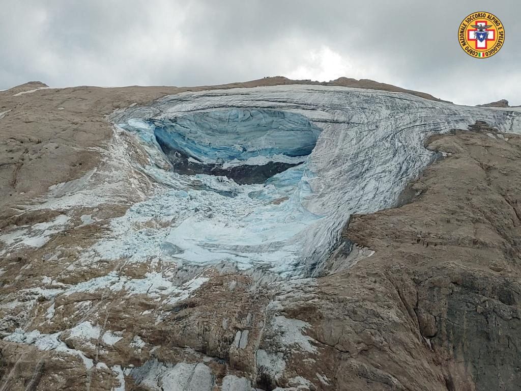 Alp dağlarında buzlaq çökdü - Ölənlər var