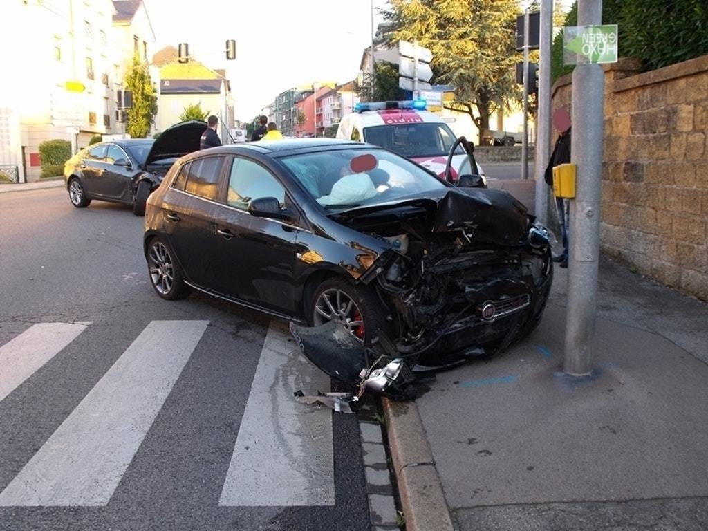 “Mercedes” velosiped sürən oğlanı vurdu
