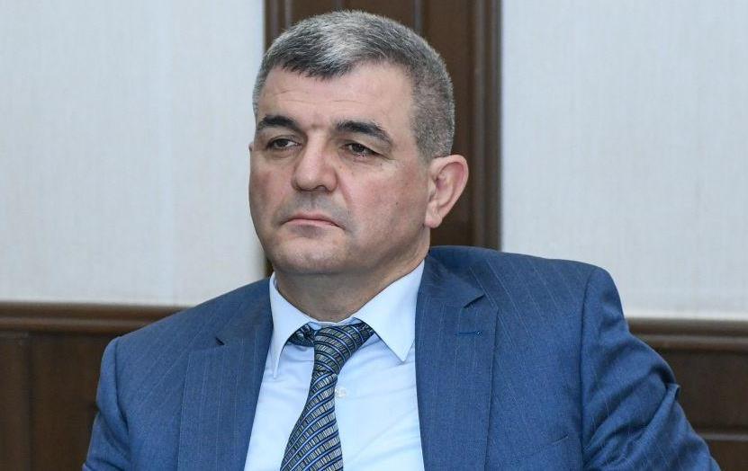 Deputata ağır itki üz verdi