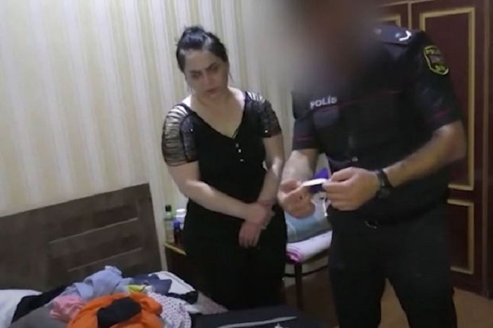Bakıda qadın narkotacir ələ keçdi - VİDEO