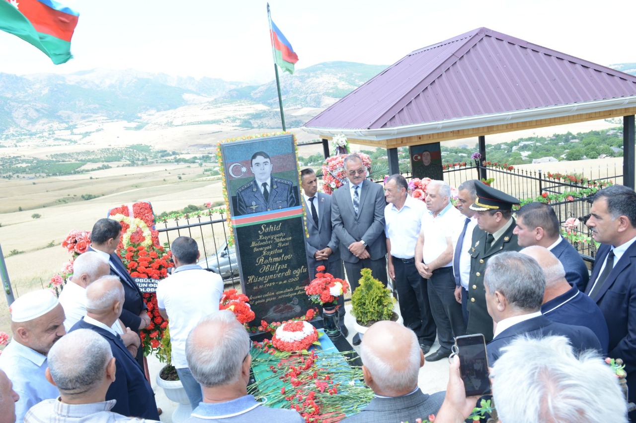 Şəhid atası 44 ildən sonra tələbə yoldaşları ilə görüşdü - FOTO