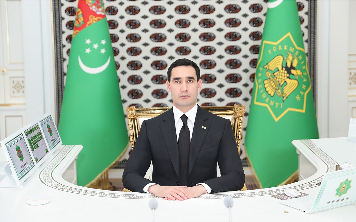 Türkmənistan prezidenti iki nazirə töhmət verdi 