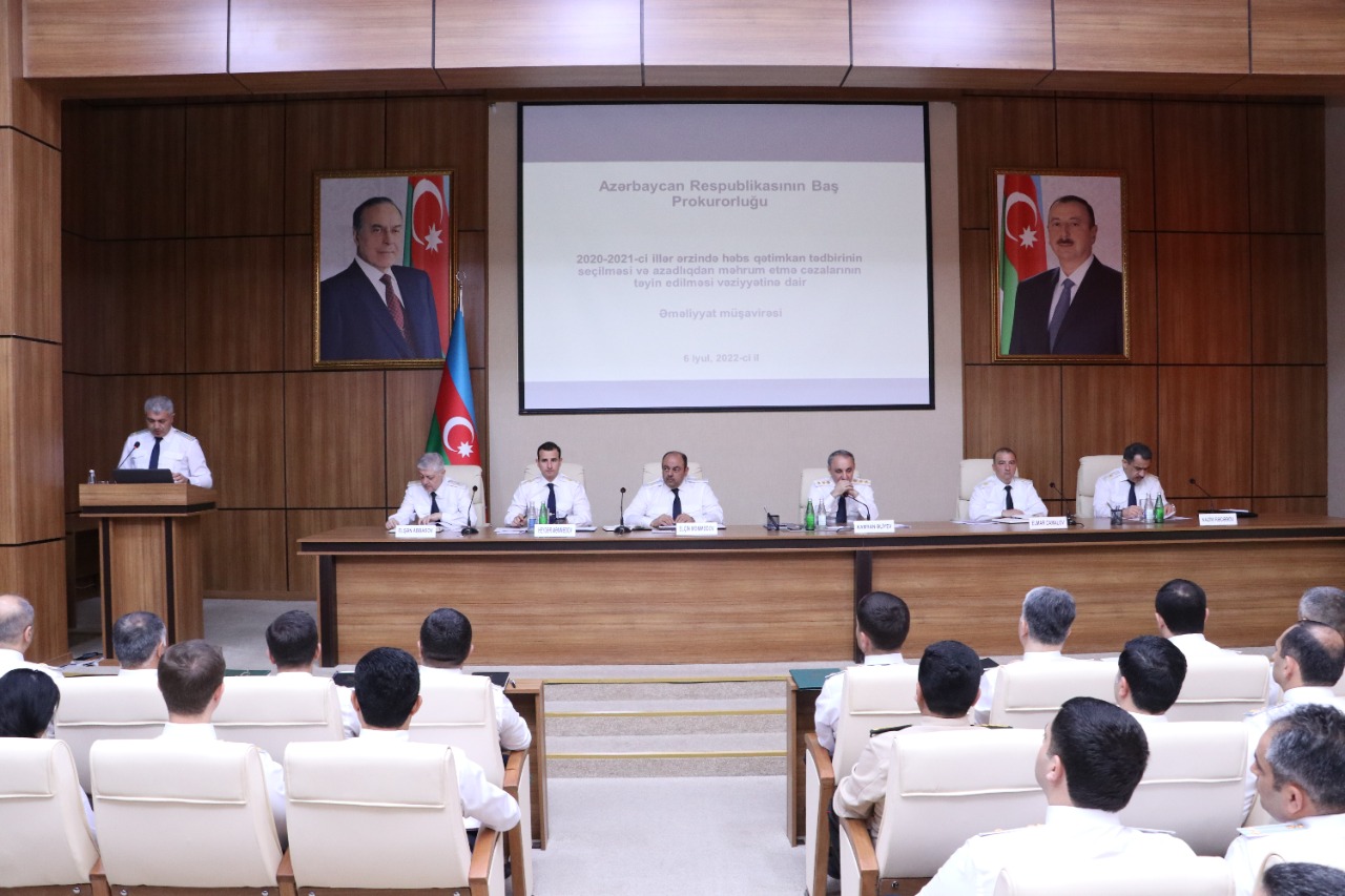 Kamran Əliyev müşavirə keçirdi