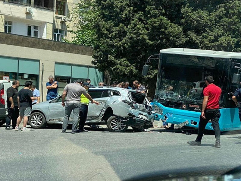 81 saylı avtobus yenə QƏZAYA DÜŞDÜ