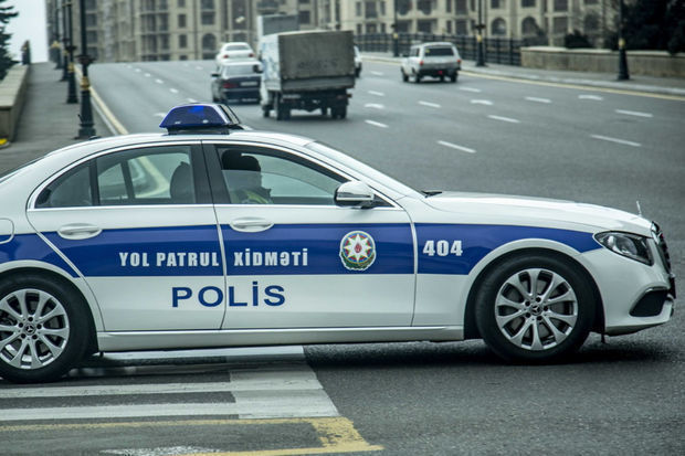 Polisə kəllə atıb qolunu DİŞLƏDİ