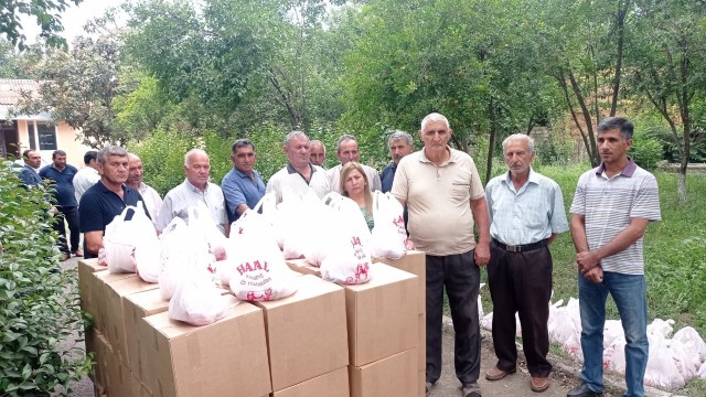 Deputat şəhid və qazi ailələrinə bayram sovqatları göndərdi - FOTOLAR