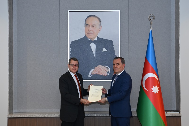 Ceyhun Bayramov yeni səfiri qəbul edib
