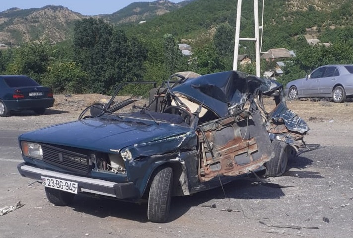Yeni ailə quran cütlük qəzaya düşdü, oğlan öldü - FOTO