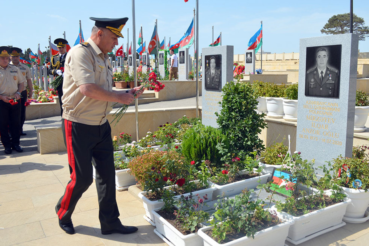Kərim Vəliyev II Şəhidlər xiyabanında - FOTO
