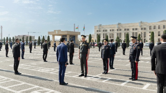 Vilayət Eyvazov sıra baxışı keçirdi - FOTO