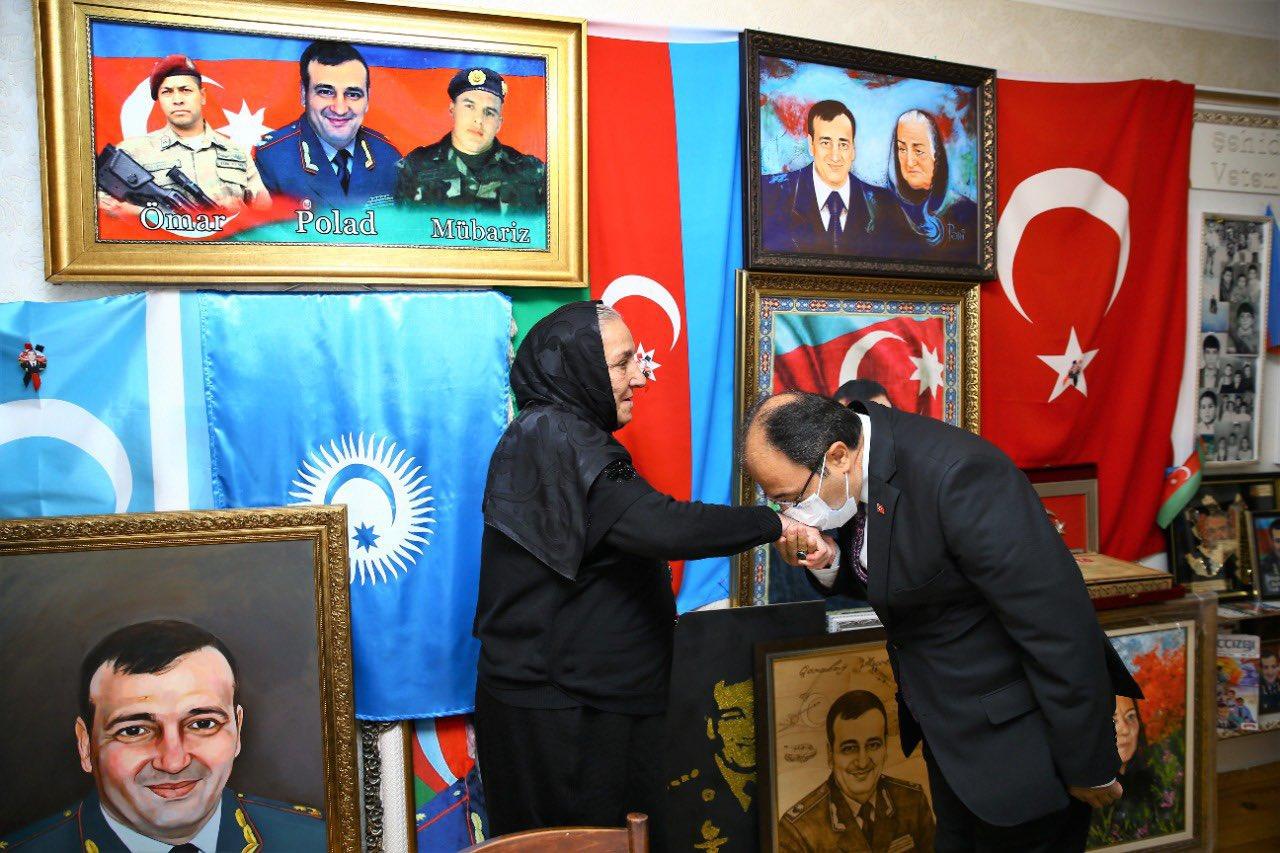 Səfir Polad Həşimovun anası ilə görüşdü - FOTO