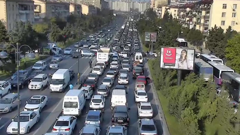 Bakı bu səhəri də TIXACLA açdı