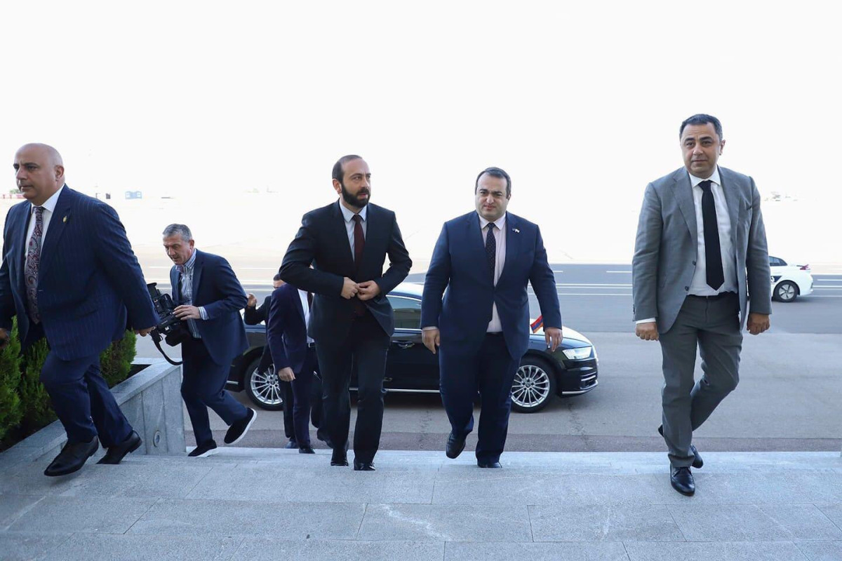 Mirzoyan Bayramovla görüşmək üçün Tbilisiyə getdi