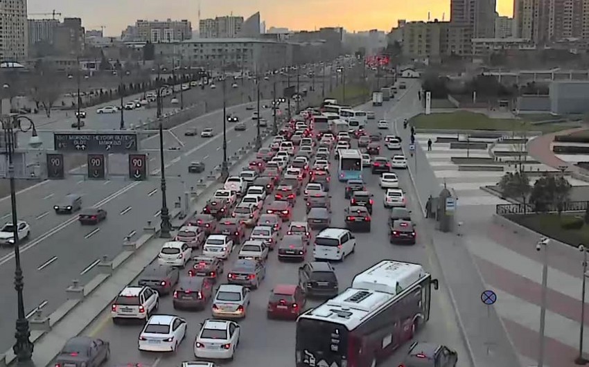 Bakıda tıxac olan küçə və prospektlər